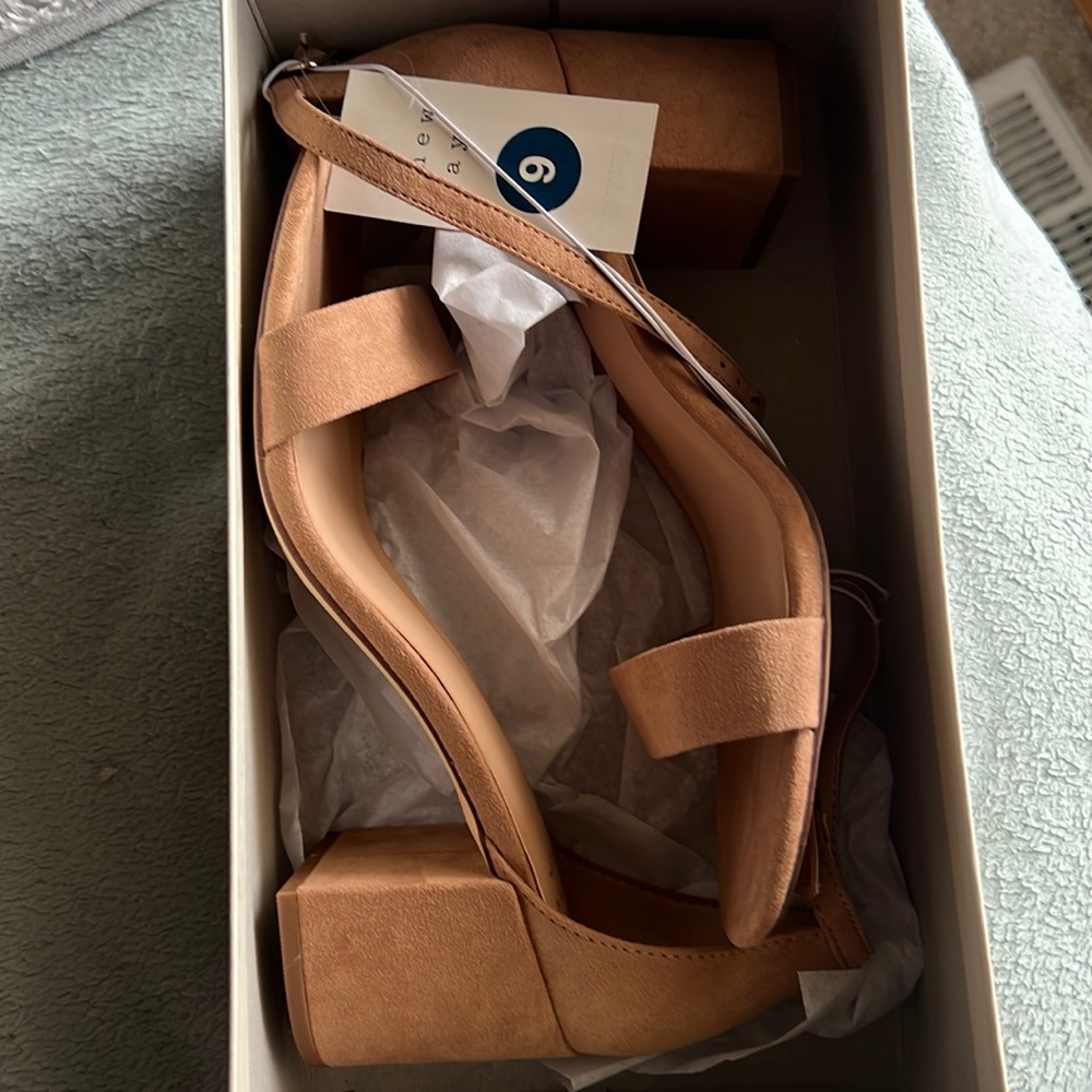 A new day wedge heels in Taupe